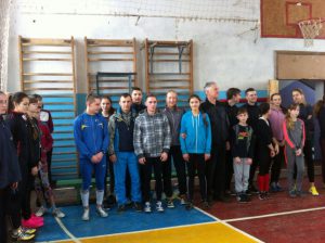 Новорічний турнір із стрибків в висоту під музику